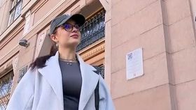 VIDEO Curierii nu mai au răbdare. Ce au surprins camerele de supraveghere